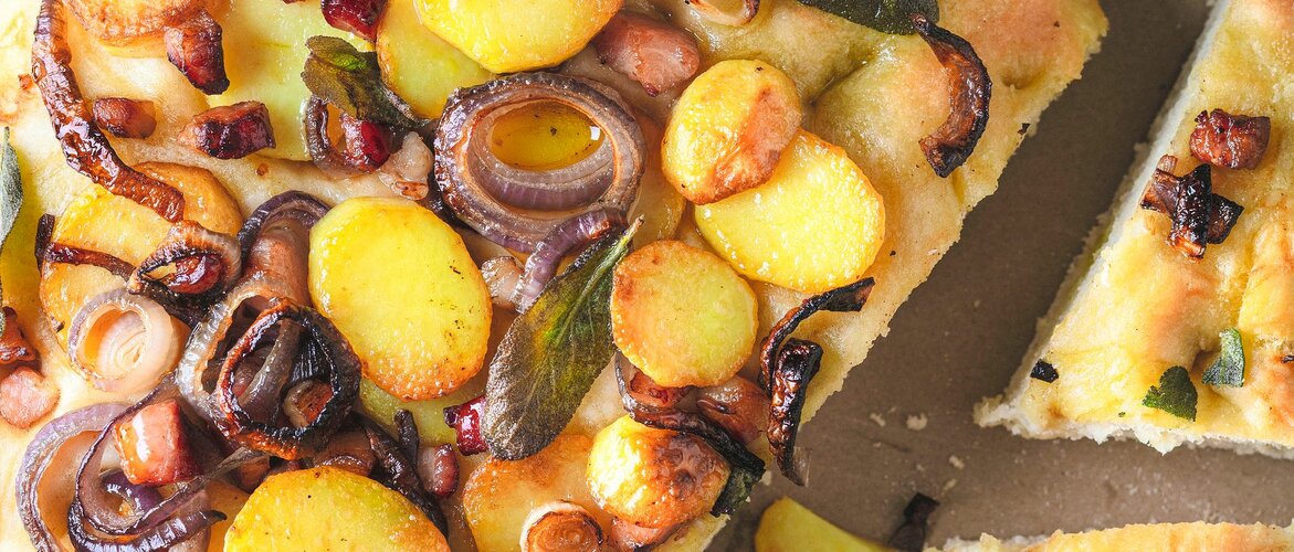 Kartoffelscheiben auf einem Fladenbrot HEV_265306_261770.jpg