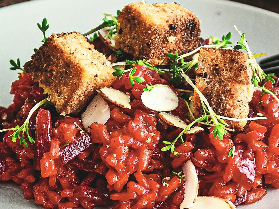 Randen-Risotto Mit Feta Und Cremiger Hummus Mit Eierschwämmen: Der ...